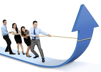 team-pulling-arrow-of-sales-growth